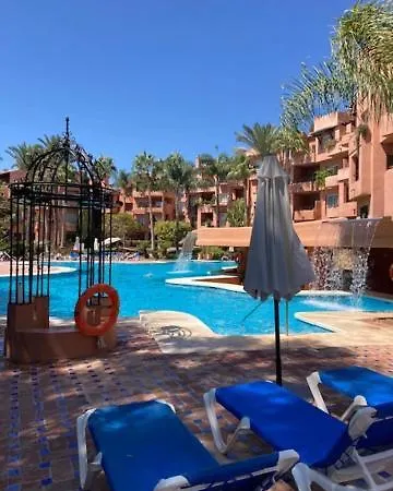 Golden Mile Oasis With Pool & Gym 아파트