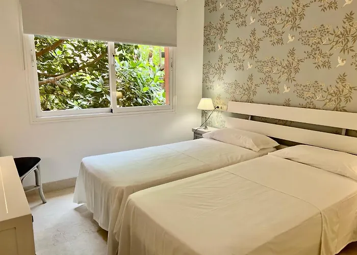 Golden Mile Oasis With Pool & Gym