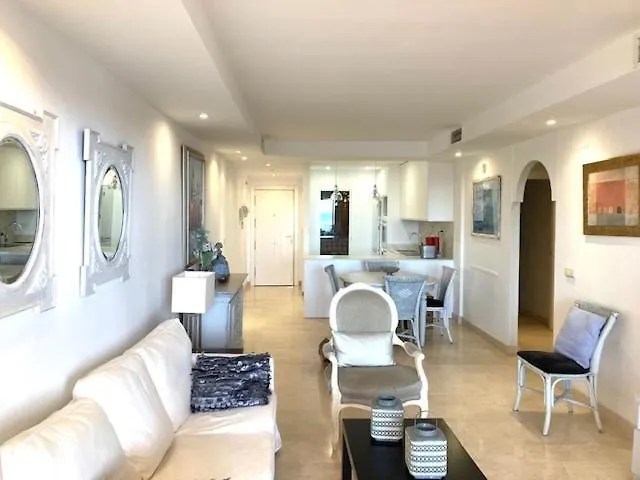 Golden Mile Oasis With Pool & Gym 아파트 마르베야