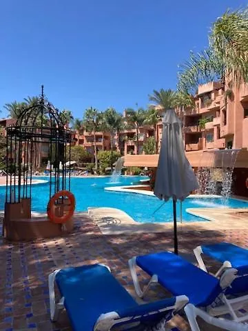Golden Mile Oasis With Pool & Gym 아파트
